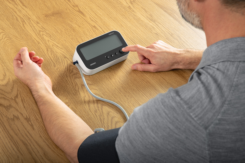 Tuotekuva: Omron® M4 Connect AFib olkavarsiverenpainemittari
