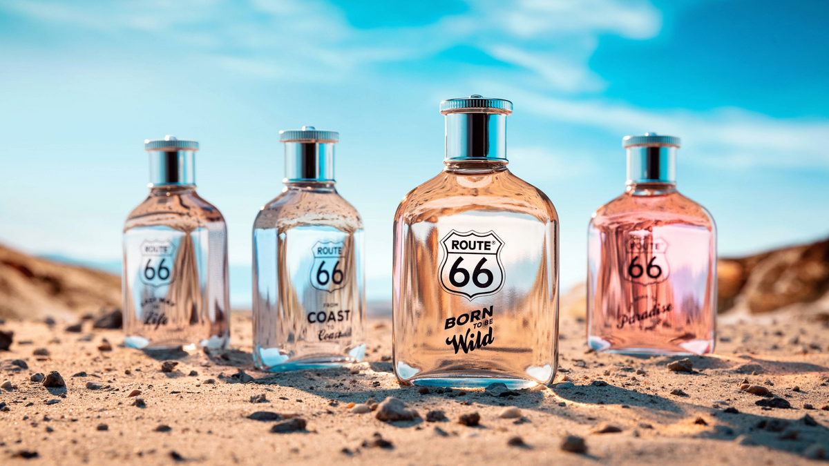 Route 66 tuoksut hiekalla ja sininen taivas taustalla